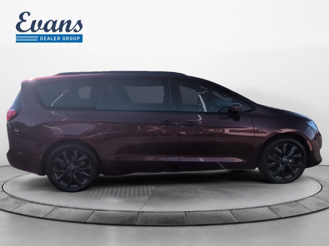 Used 2018 Chrysler Pacifica Touring Plus w/ S Appearance Package FWD image 9