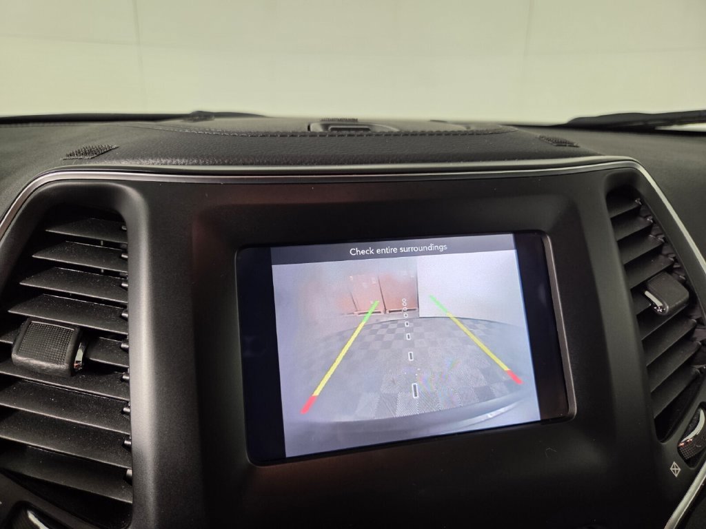 Used 2019 Jeep Cherokee Latitude Plus FWD image 12