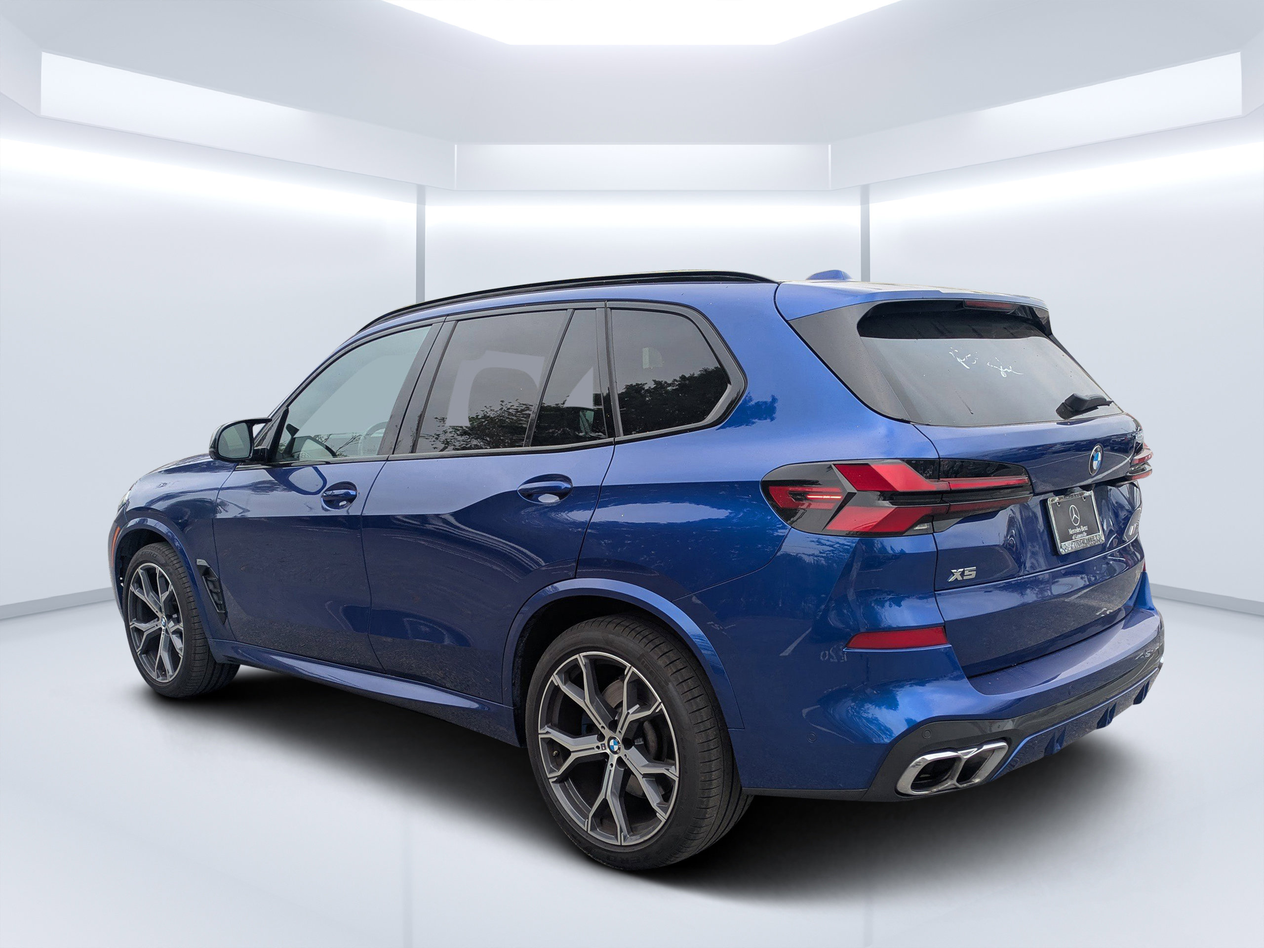 Used 2026 BMW X5 M60i image 5