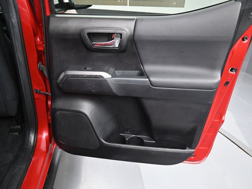 Used 2020 Toyota Tacoma TRD Off-Road AWD/4WD image 30