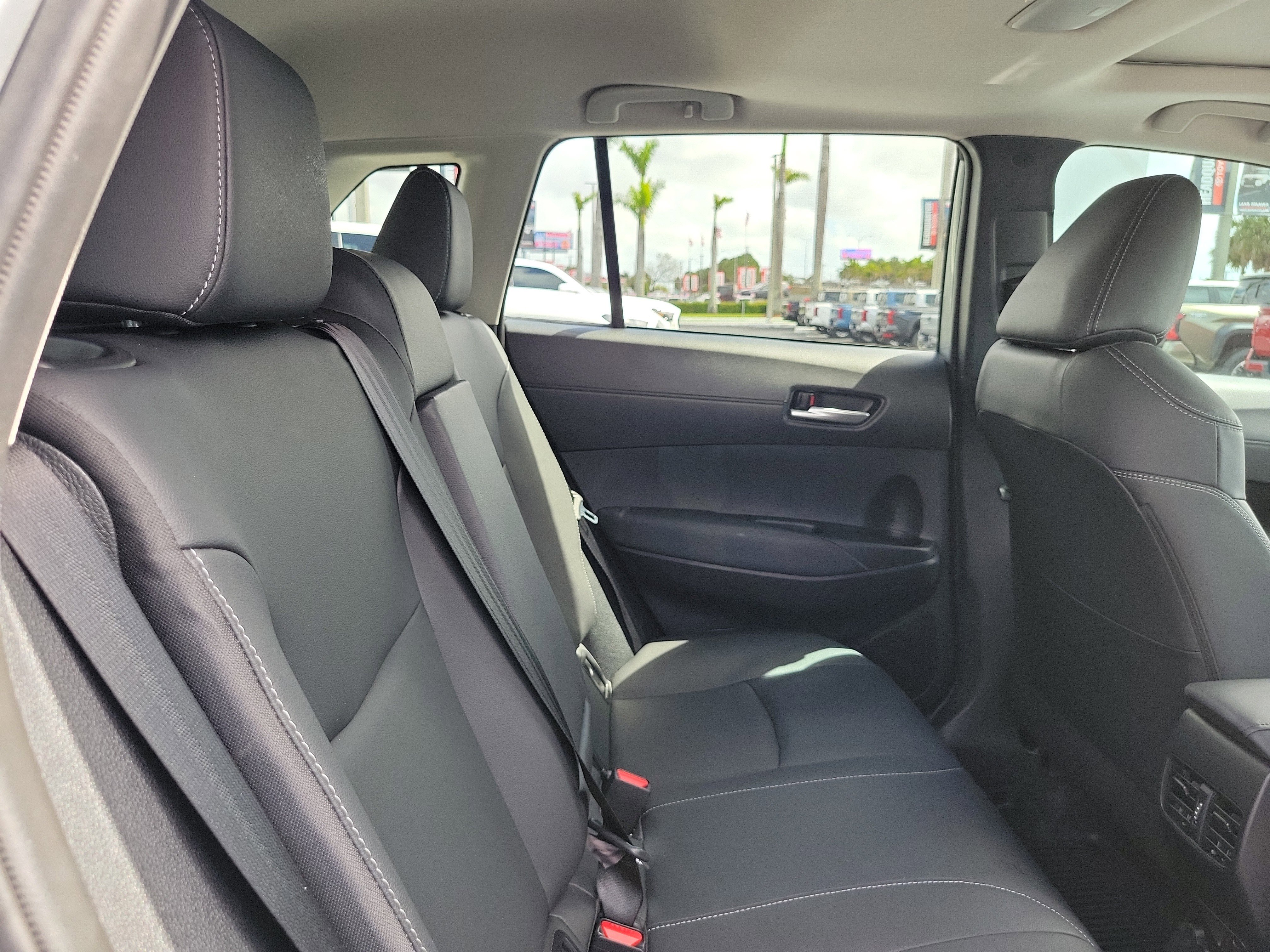 Used 2025 Toyota Corolla Cross XLE w/ Convenience Package image 15