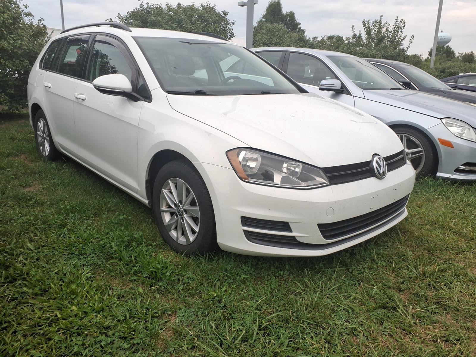 Used 2015 Volkswagen Golf S FWD image 1