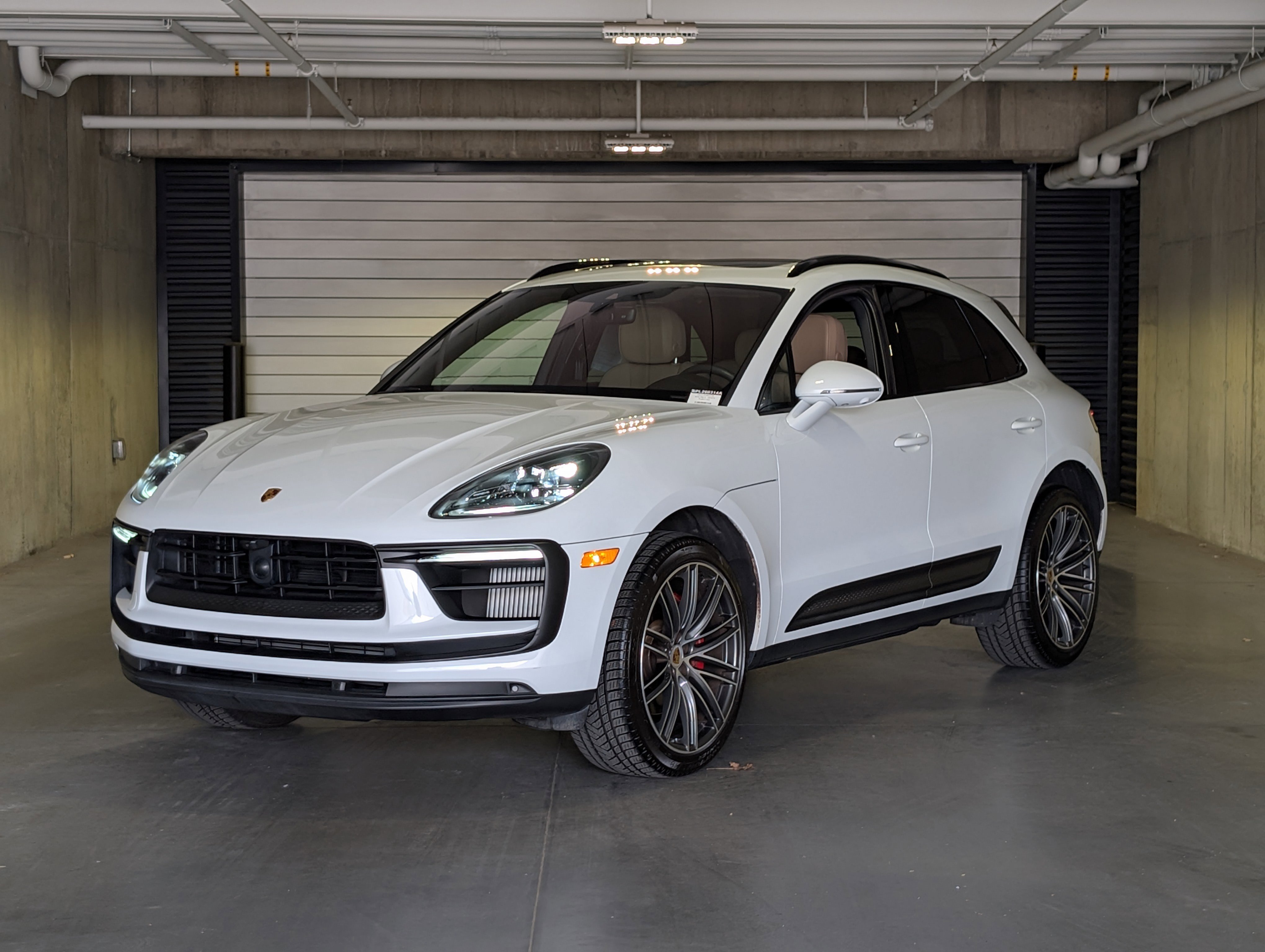 Certified 2023 Porsche Macan S AWD/4WD image 1