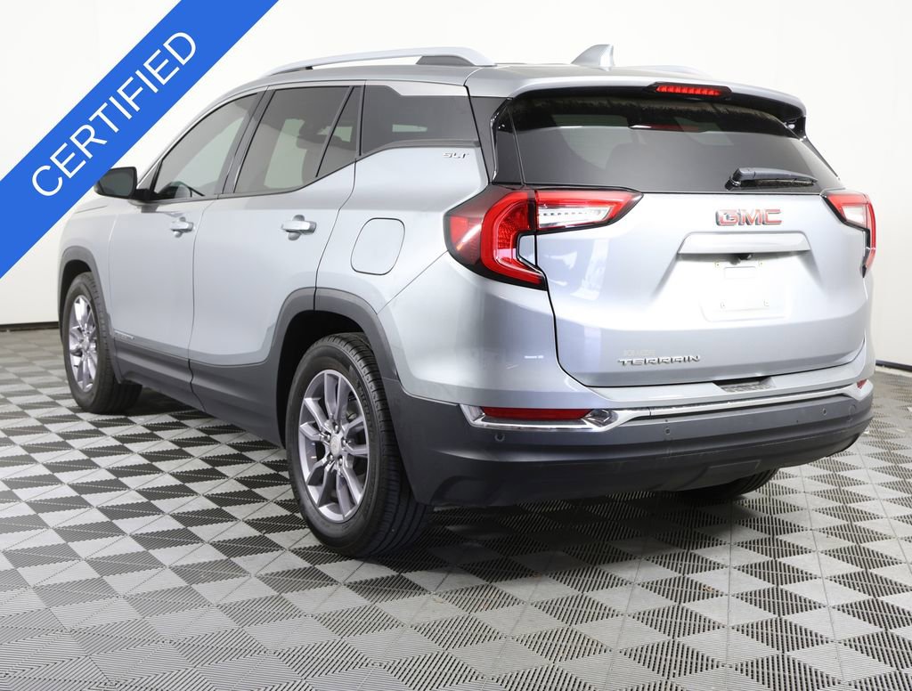 Used 2023 GMC Terrain SLT image 3