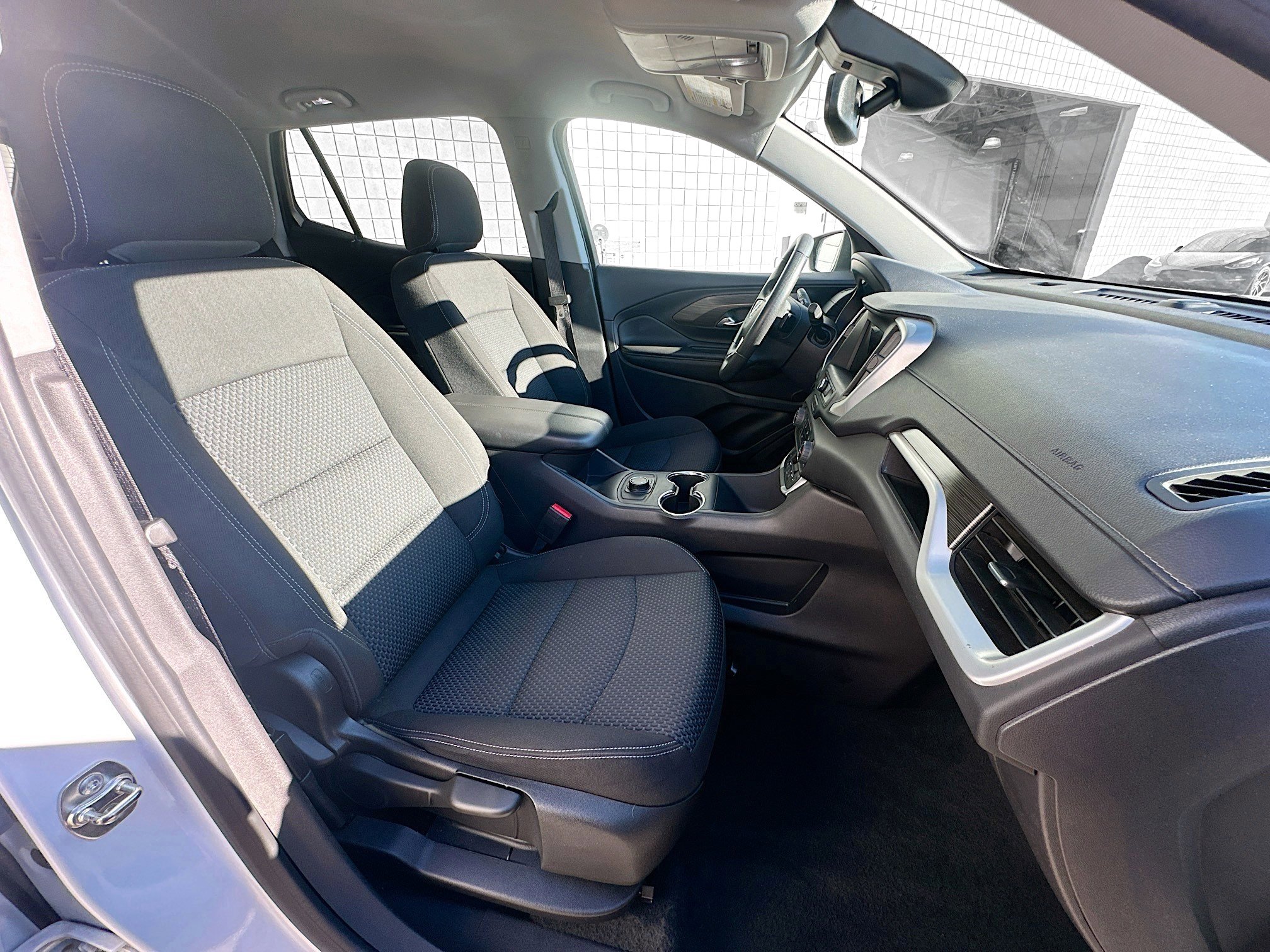 Used 2024 GMC Terrain SLE image 28