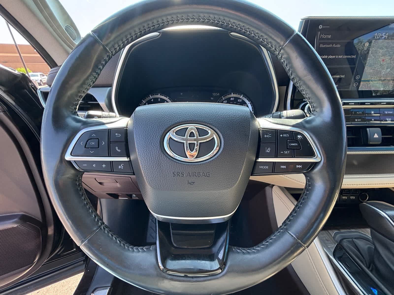 Used 2020 Toyota Highlander Platinum FWD image 16