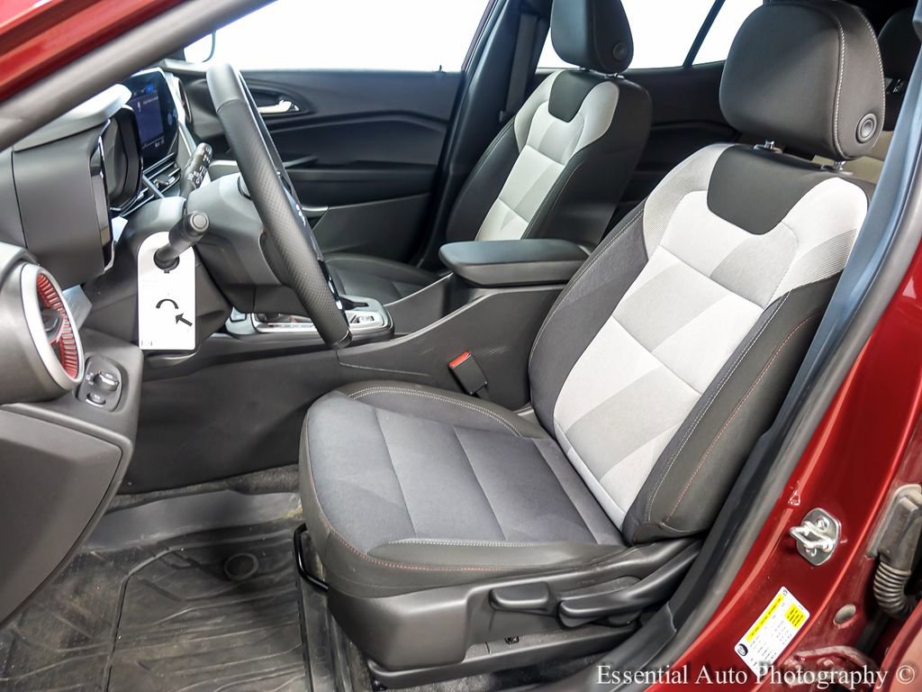 Used 2025 Chevrolet Trax RS w/ Driver Confidence Package FWD image 9