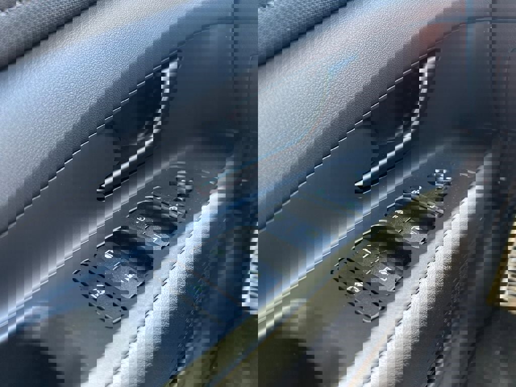 New 2025 Hyundai Elantra SEL image 15