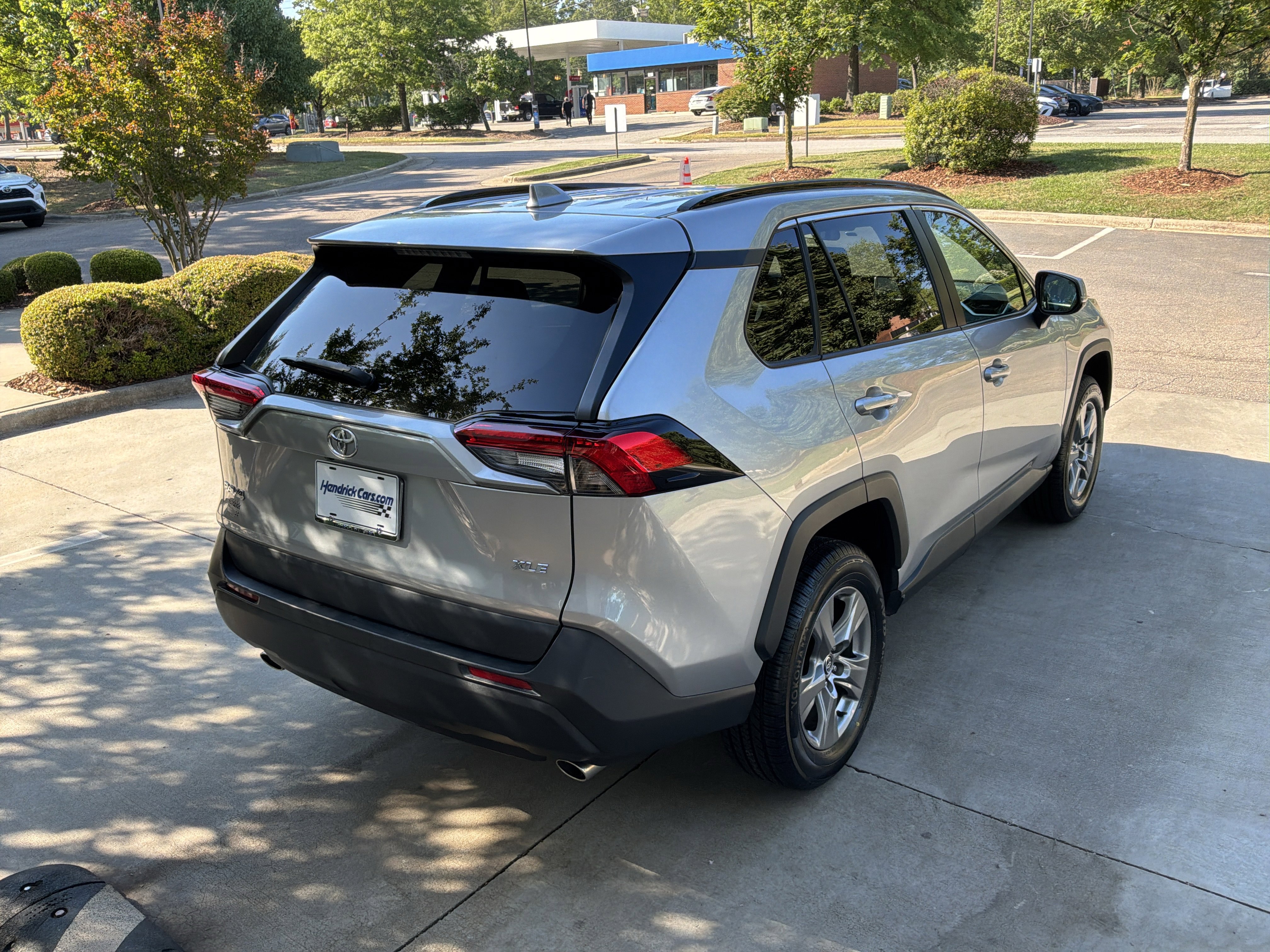 Used 2019 Toyota RAV4 XLE Premium w/ Cold Weather Package AWD/4WD image 10