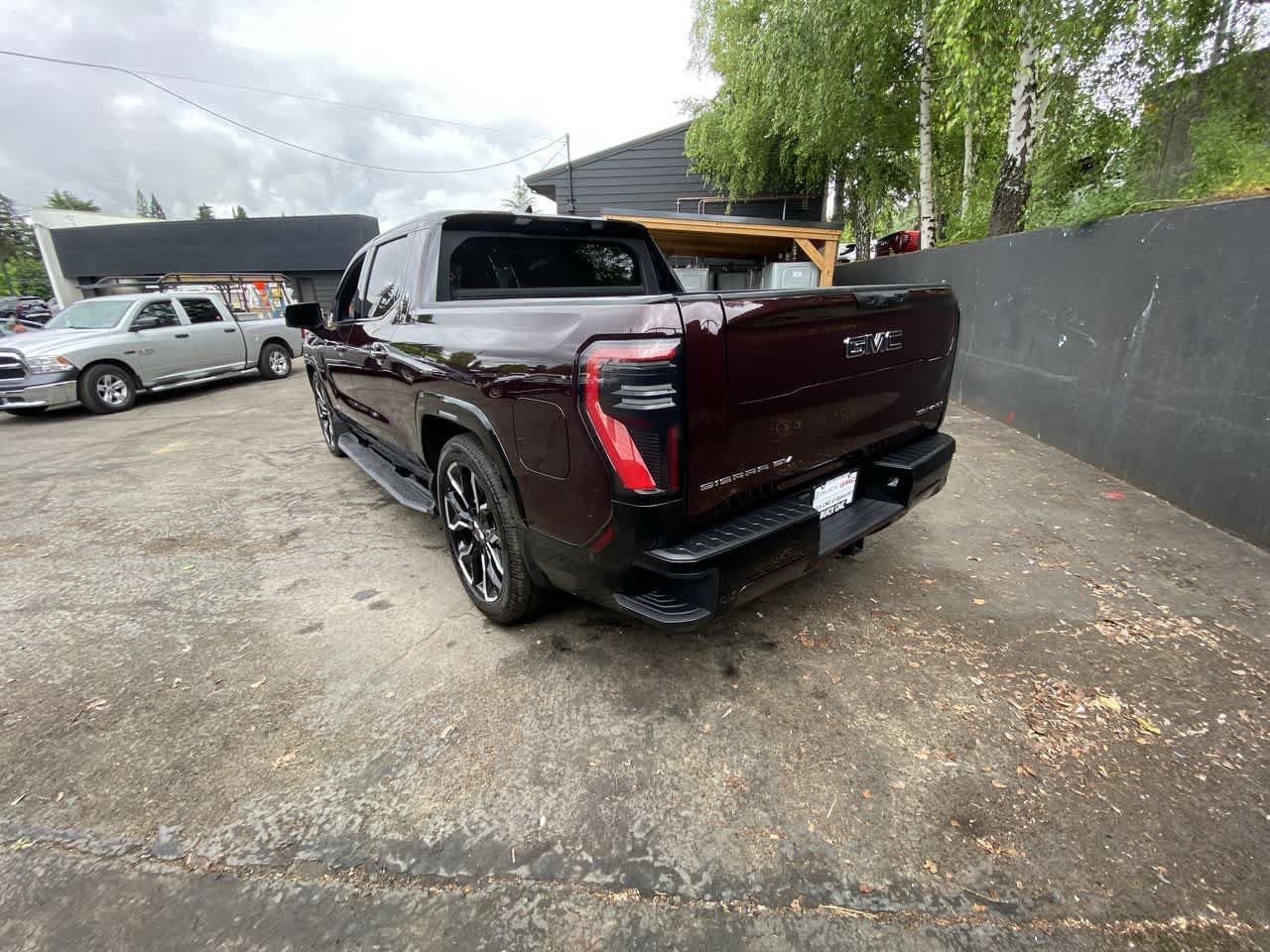 Used 2025 GMC Sierra EV Denali AWD/4WD image 4