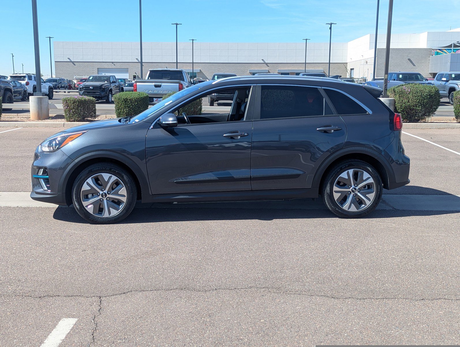 Used 2020 Kia Niro EX Premium image 2