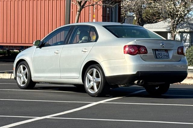 Used 2010 Volkswagen Jetta Limited Edition image 8