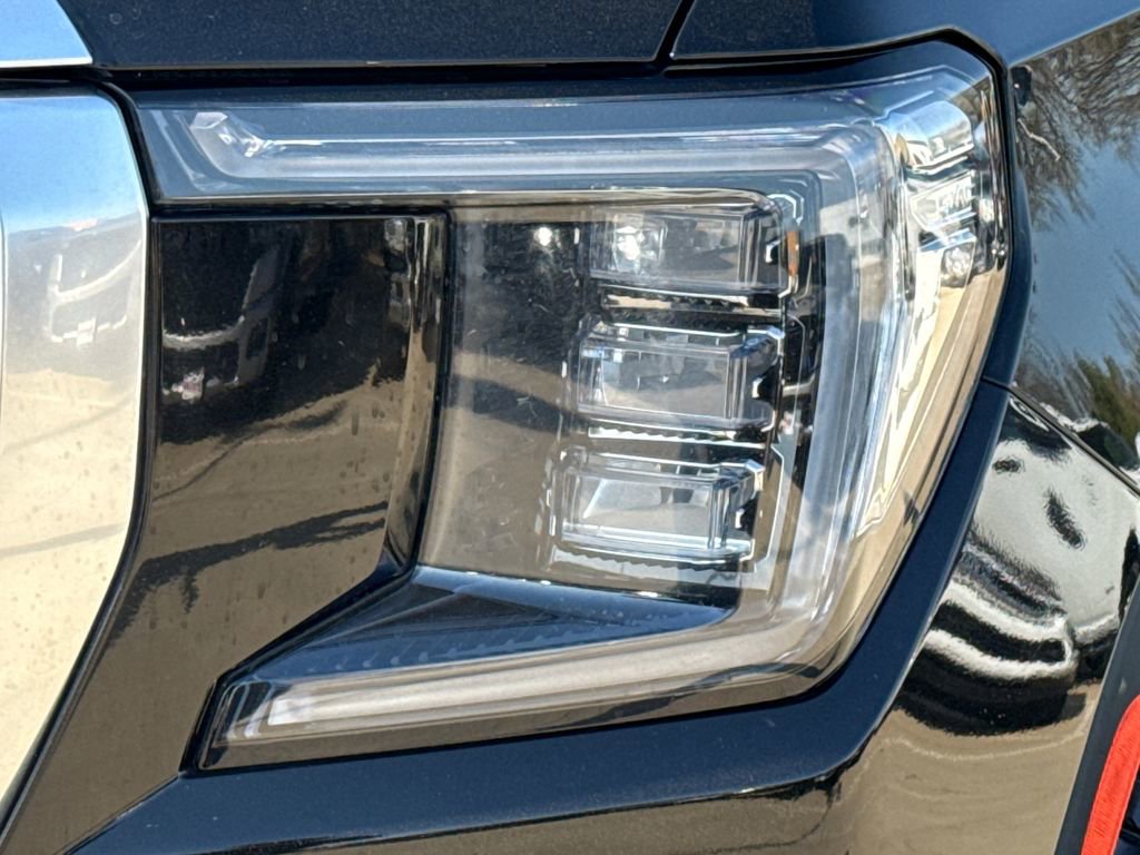 Used 2023 GMC Yukon Denali image 4