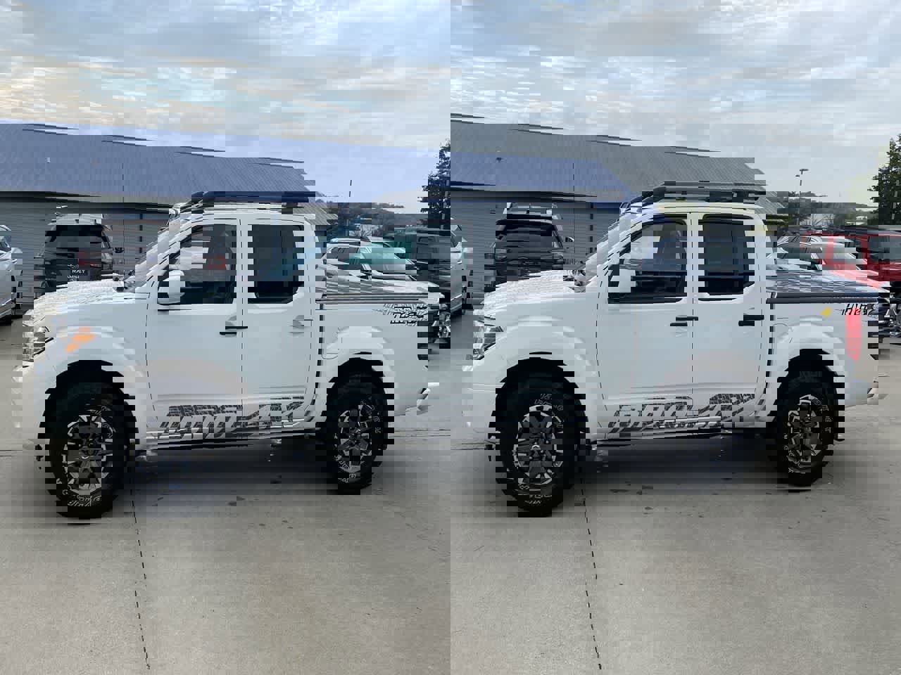 Used 2020 Nissan Frontier PRO-4X w/ Pro-4x Utility Package image 3