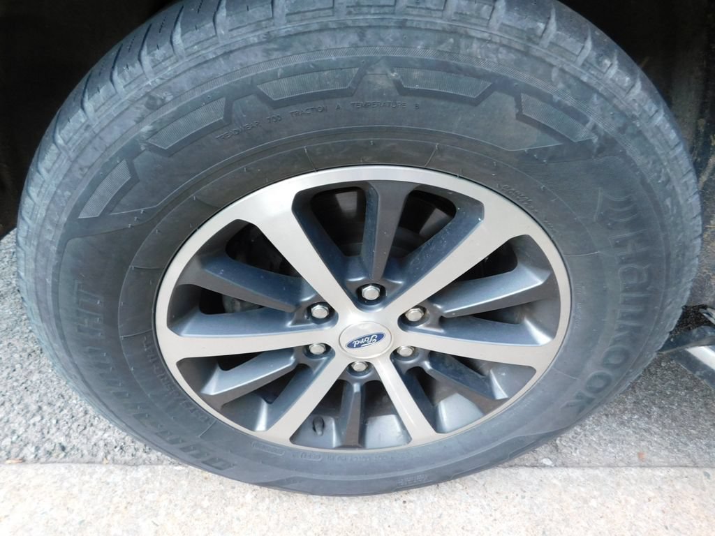 Used 2019 Ford Expedition Max XLT w/ Equipment Group 202A AWD/4WD image 8