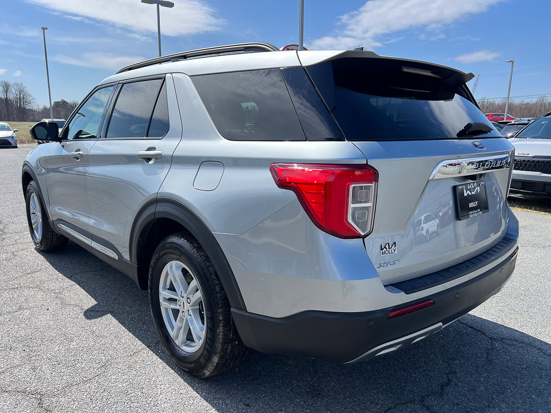 Used 2023 Ford Explorer XLT w/ Equipment Group 202A image 3