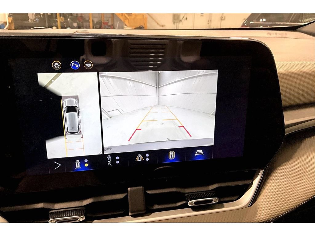 Used 2025 Chevrolet Equinox LT w/ Convenience Package II AWD/4WD image 23