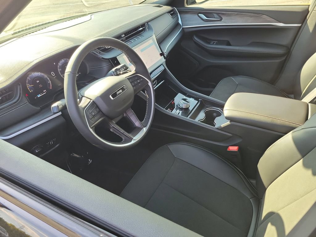 New 2026 Jeep Grand Cherokee Altitude AWD/4WD image 3