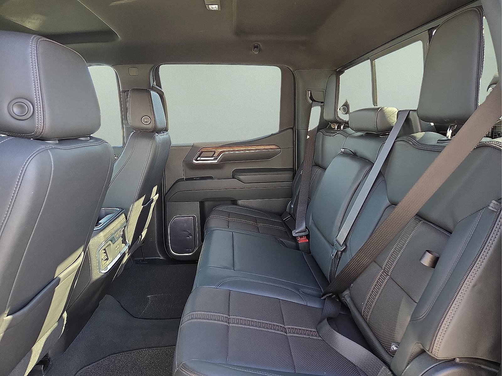 Used 2023 Chevrolet Silverado 1500 High Country w/ Technology Package image 10