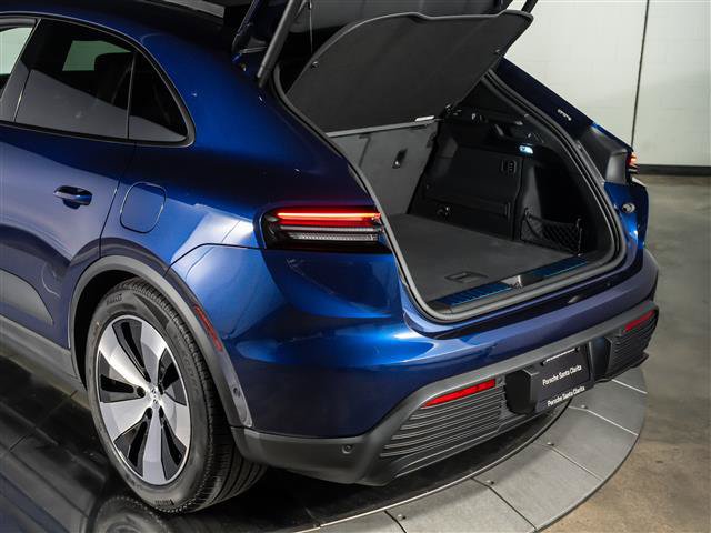 Used 2026 Porsche Macan Electric RWD image 35