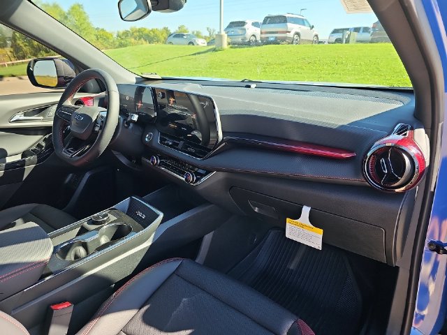 New 2027 Chevrolet Equinox RS w/ LPO, Floor Liner Package FWD image 29
