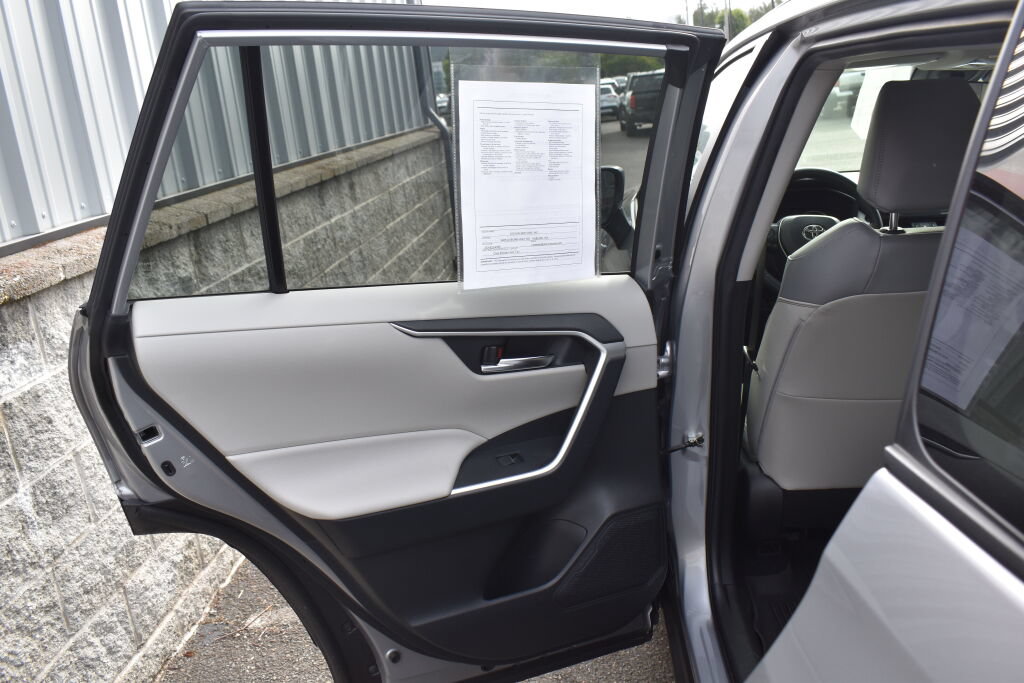 Certified 2021 Toyota RAV4 XLE Premium AWD/4WD image 19