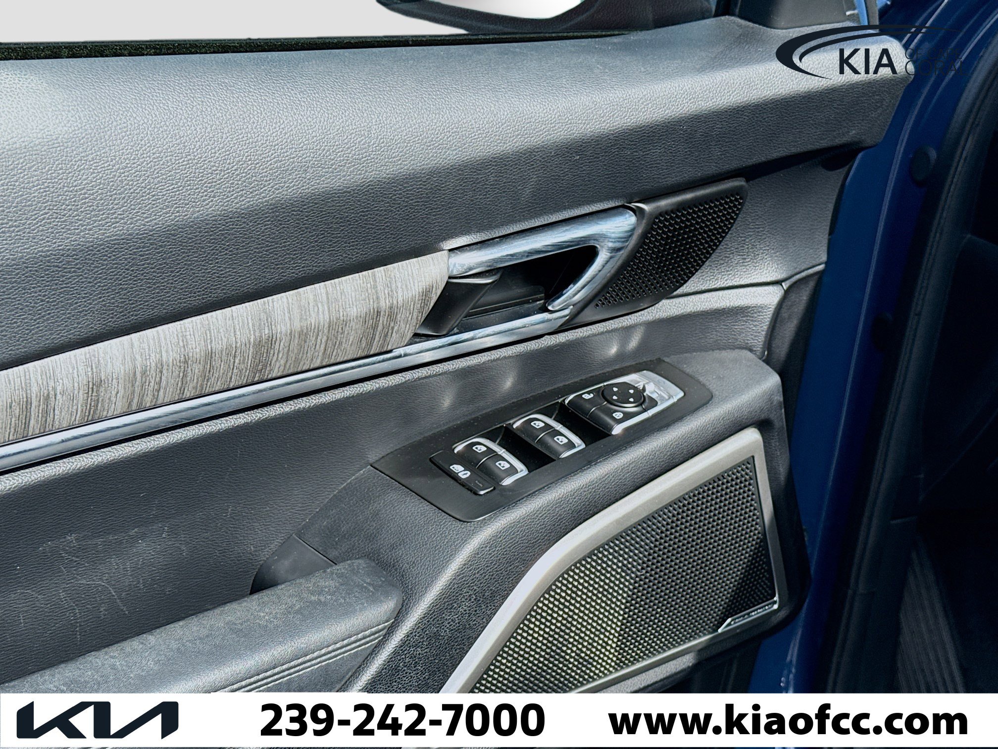 Used 2023 Kia Telluride EX w/ EX Captain's Chair Package image 24