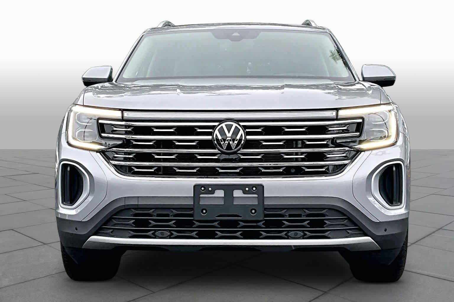 Used 2024 Volkswagen Atlas SEL AWD/4WD image 4