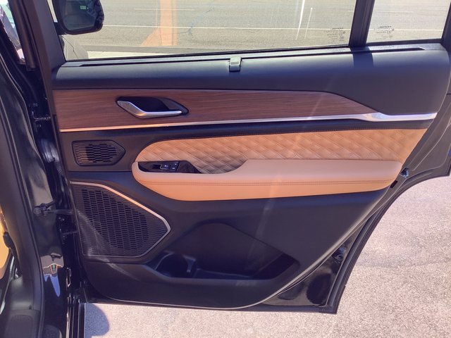 Used 2022 Jeep Grand Cherokee L Summit w/ Advanced Protech Group IV image 38