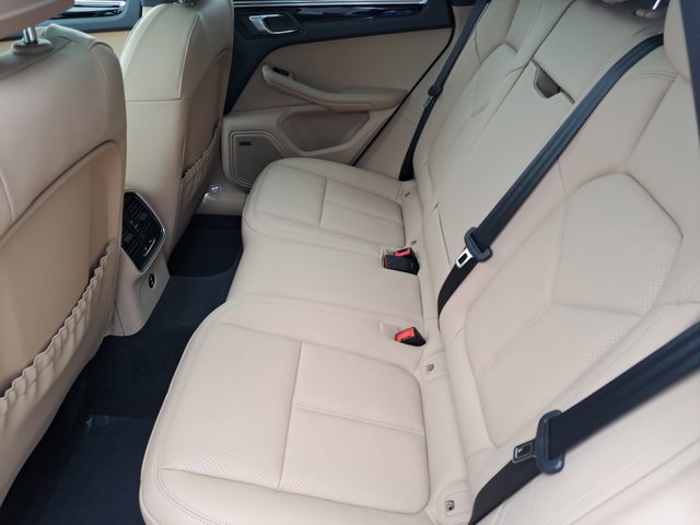 Used 2026 Porsche Macan AWD/4WD image 19