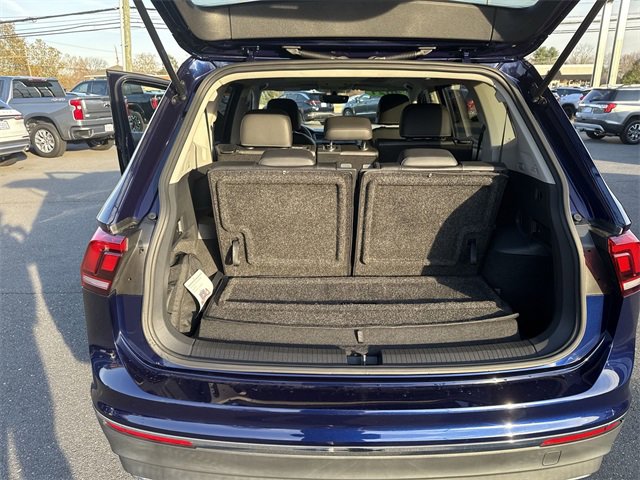 Used 2021 Volkswagen Tiguan SE w/ Panoramic Sunroof Package image 26