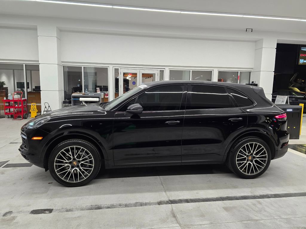 Used 2023 Porsche Cayenne image 3