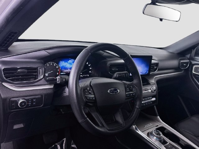 Used 2020 Ford Explorer XLT w/ Equipment Group 202A AWD/4WD image 11