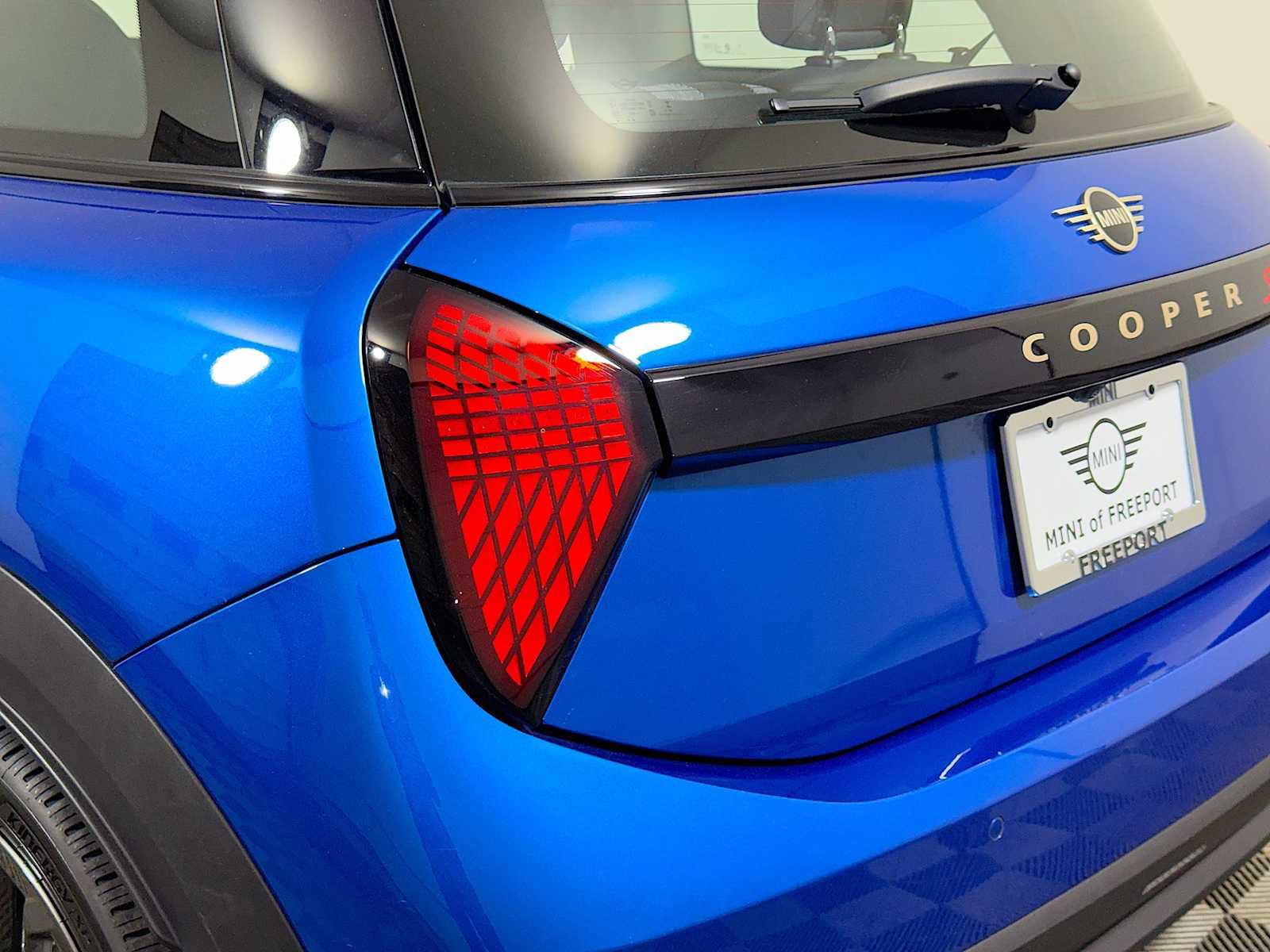 Certified 2025 MINI Cooper S FWD image 26