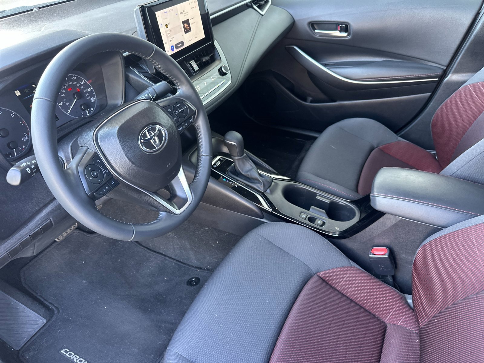 Used 2025 Toyota Corolla SE image 9