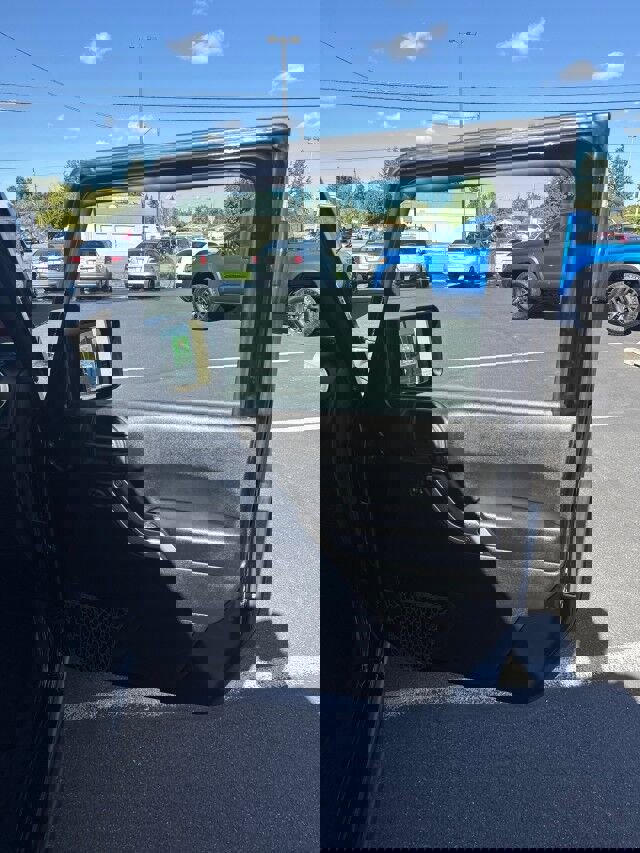 Used 2018 Jeep Wrangler Rubicon w/ Power Convenience Group image 14