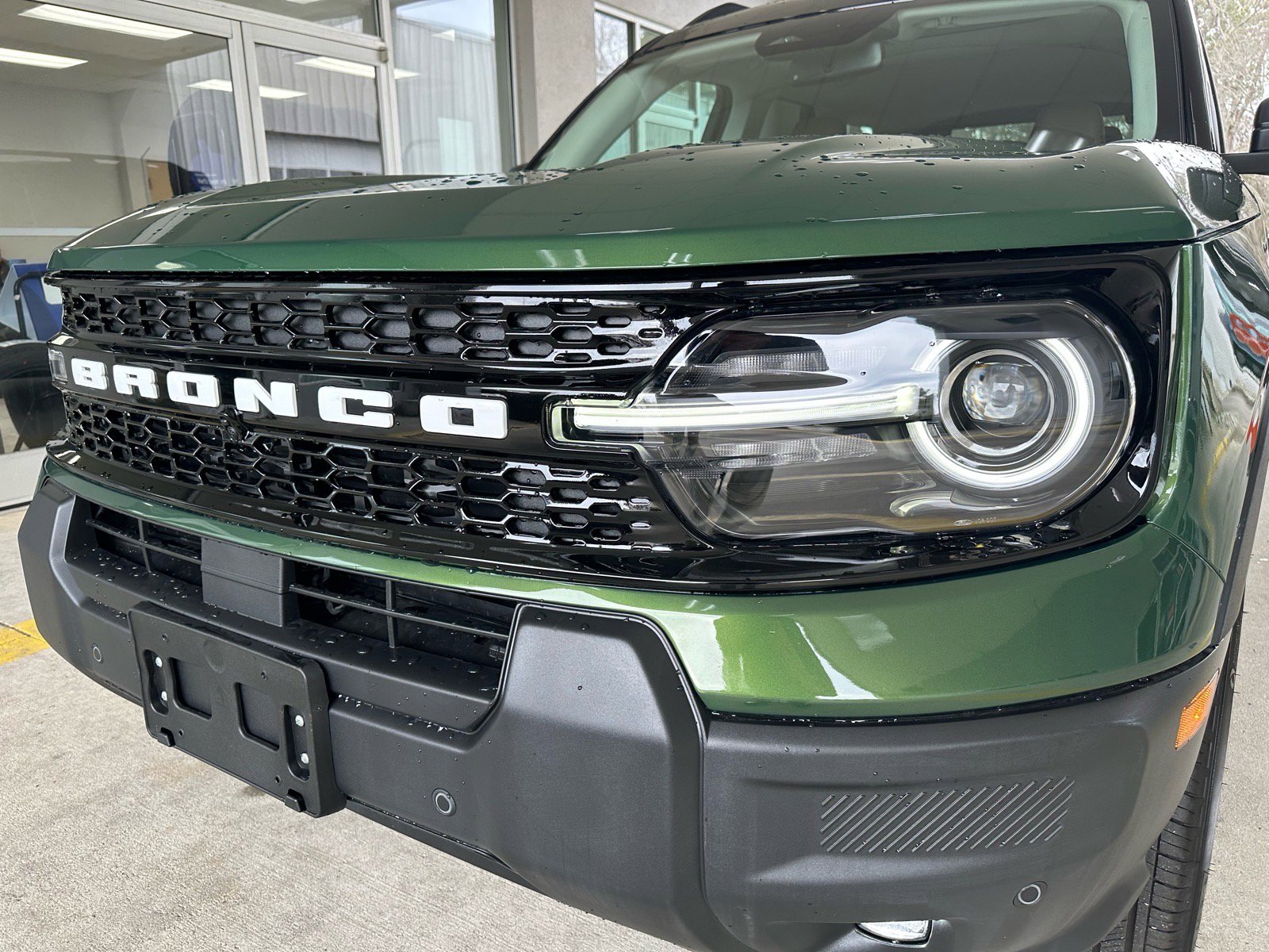 Certified 2025 Ford Bronco Sport Outer Banks w/ Outer Banks Tech Package+ AWD/4WD image 2