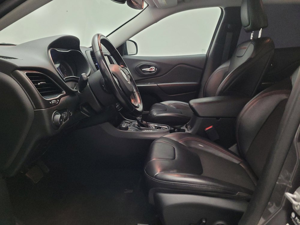 Used 2021 Jeep Cherokee Trailhawk w/ Technology Group AWD/4WD image 17