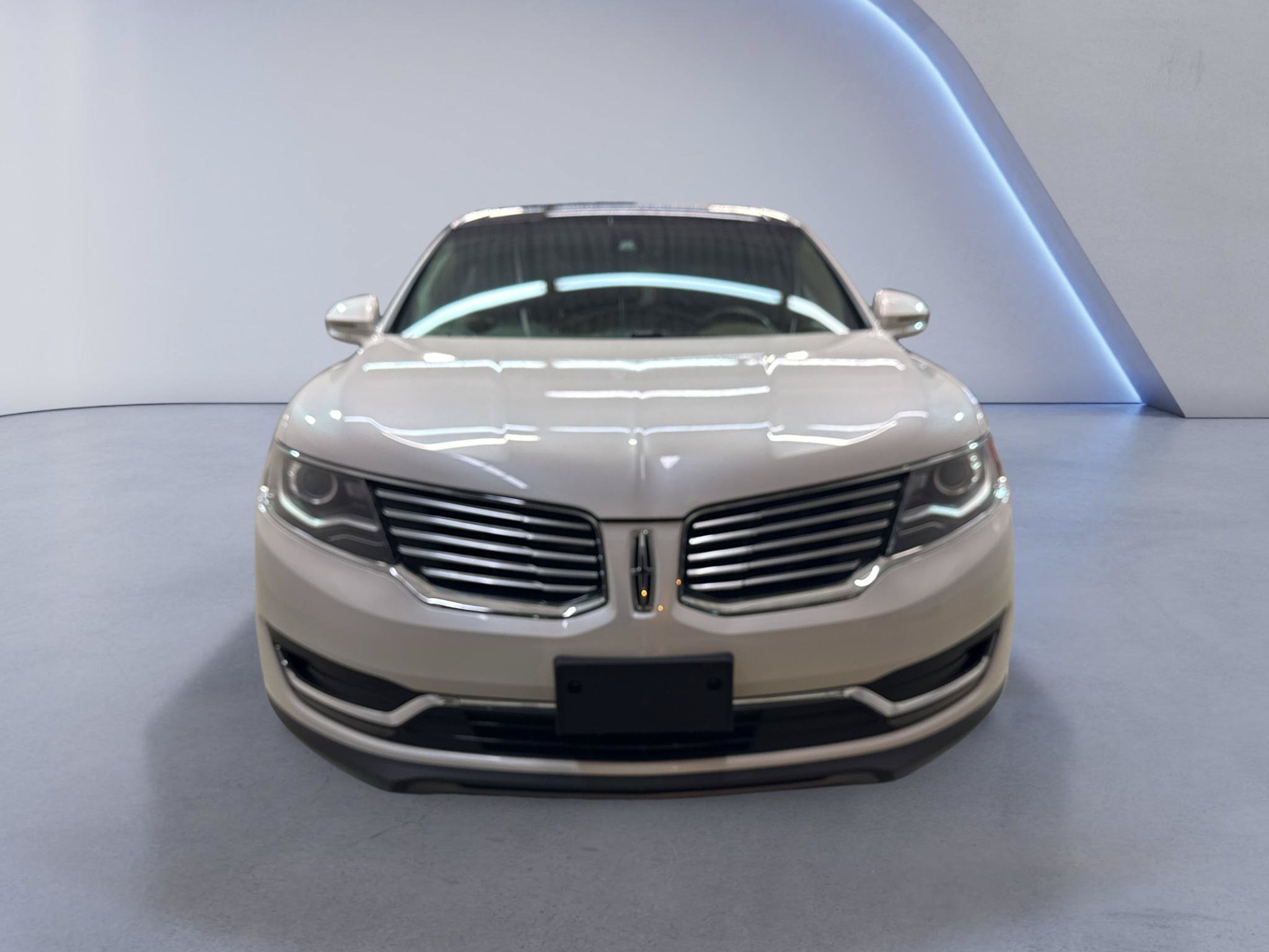 Used 2017 Lincoln MKX Reserve w/ Lincoln MKX Climate Package AWD/4WD image 2