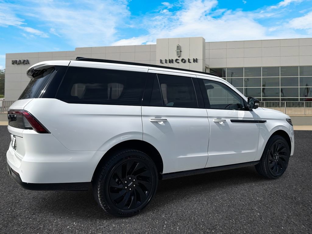 New 2026 Lincoln Navigator Reserve w/ Jet Appearance Package image 3