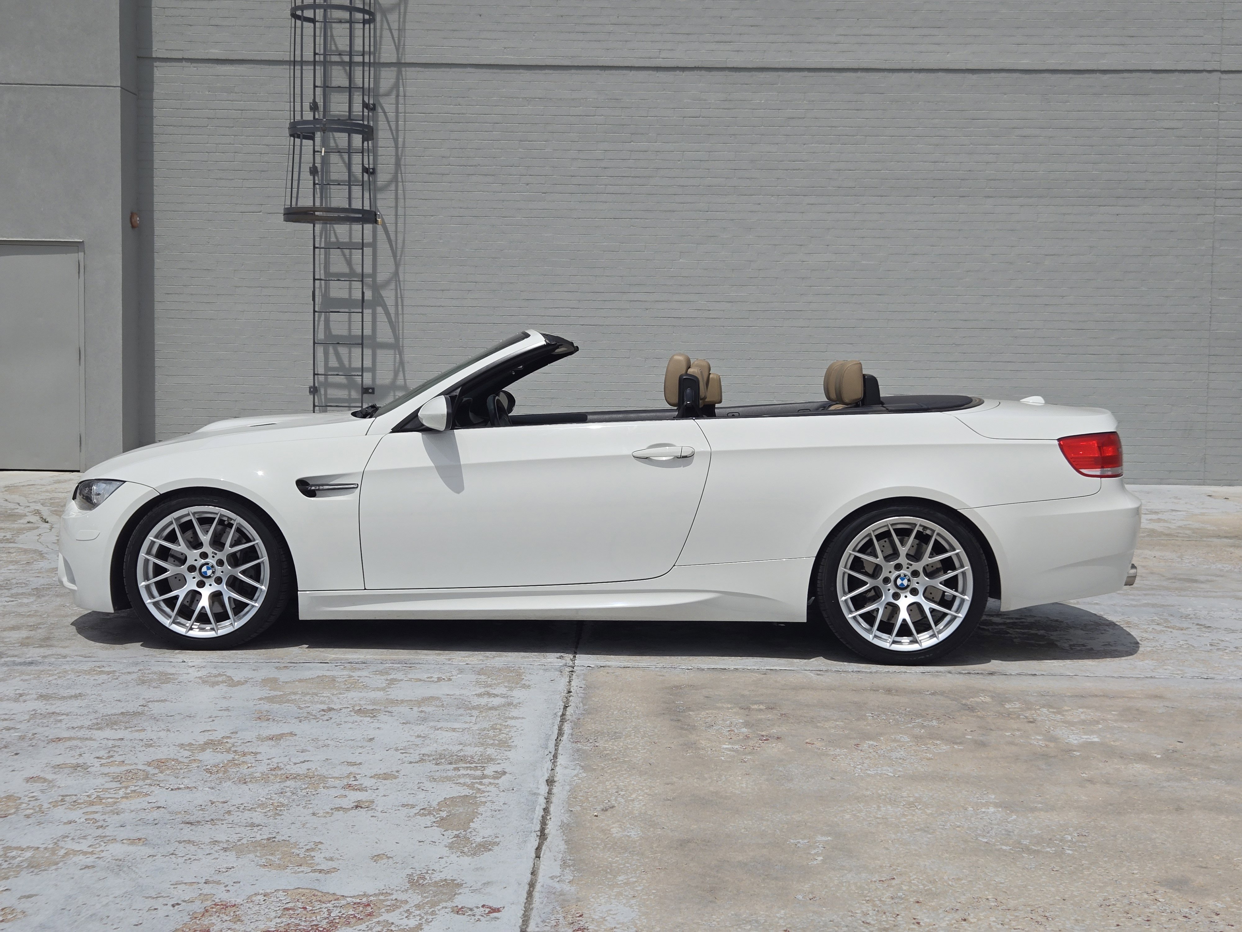 Used 2010 BMW M3 Convertible RWD image 4