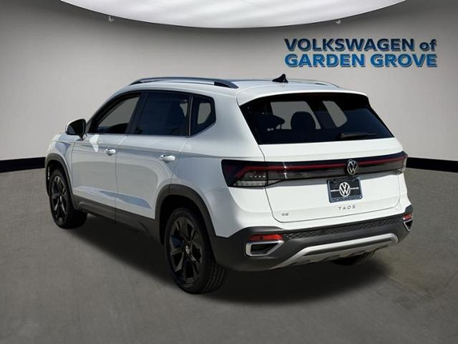 New 2026 Volkswagen Taos SE FWD image 5