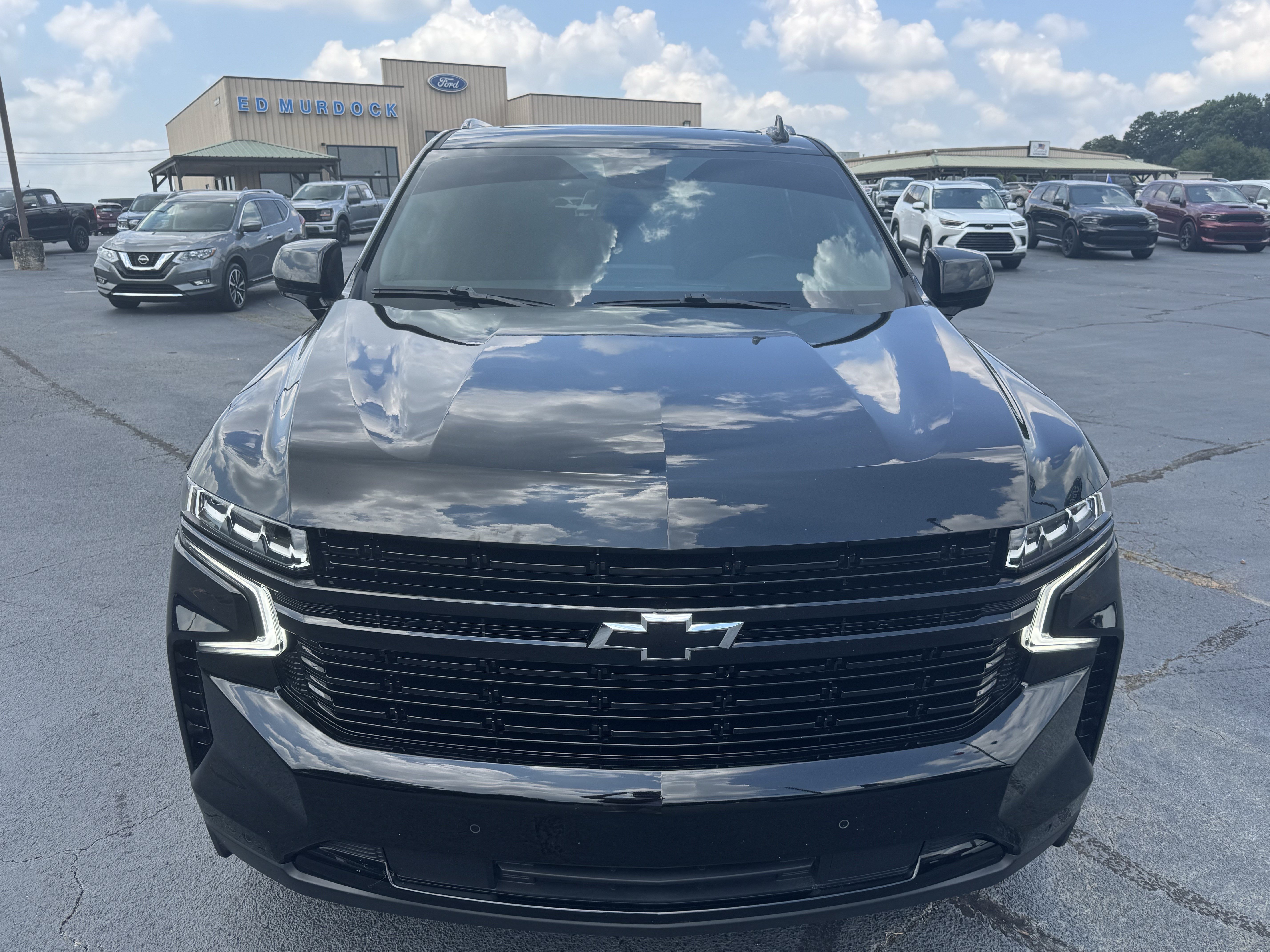 Used 2024 Chevrolet Suburban RST AWD/4WD image 3