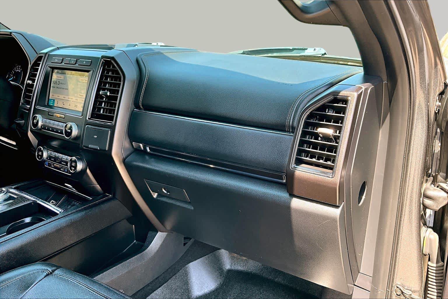 Used 2019 Ford Expedition Limited w/ Equipment Group 301A RWD image 19