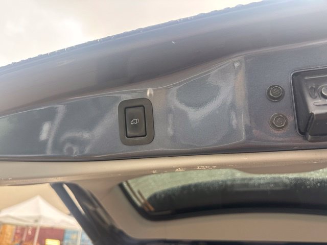 Used 2019 Toyota Highlander Plus FWD image 8