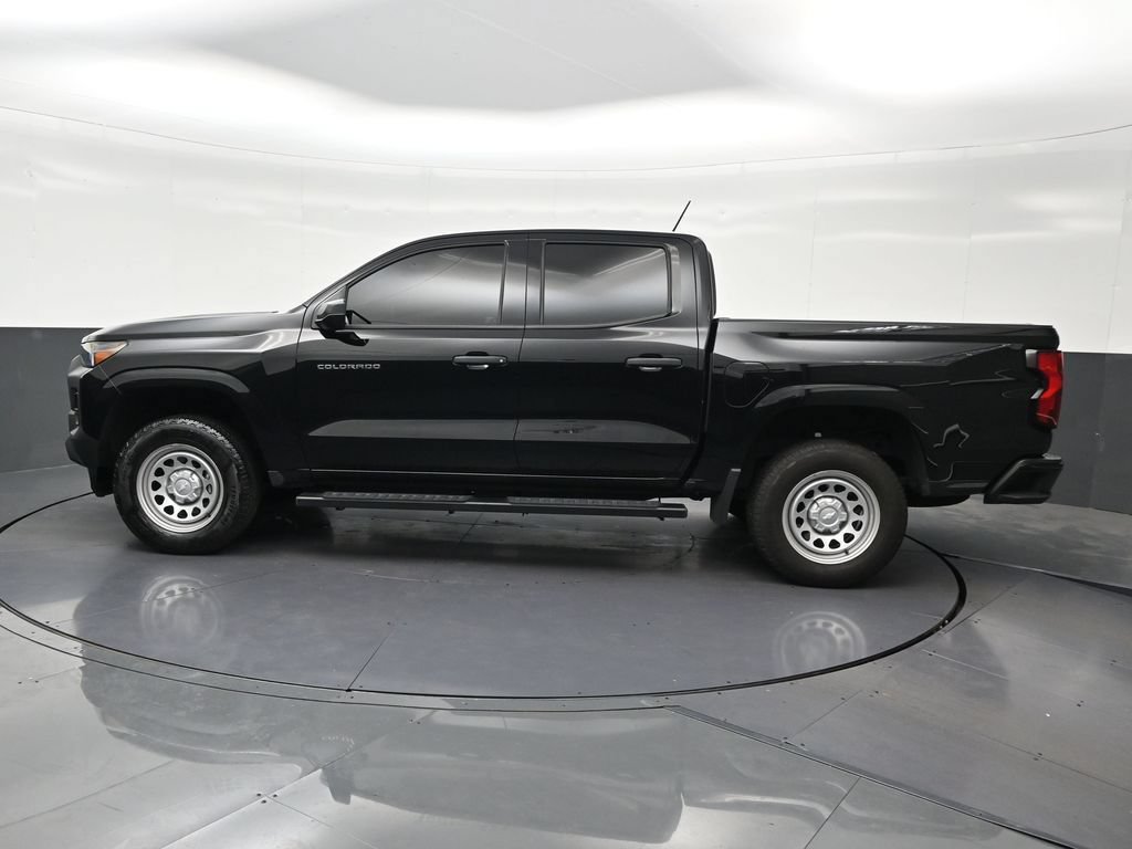 Used 2025 Chevrolet Colorado W/T RWD image 2