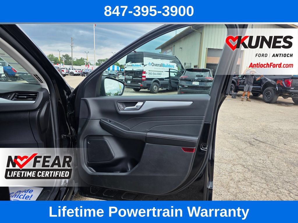 Certified 2025 Ford Escape Platinum AWD/4WD image 30