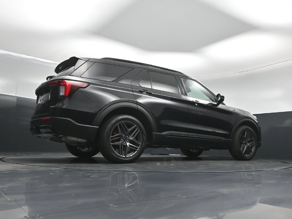 Certified 2026 Ford Explorer ST-Line w/ ST-Line Street Pack AWD/4WD image 44