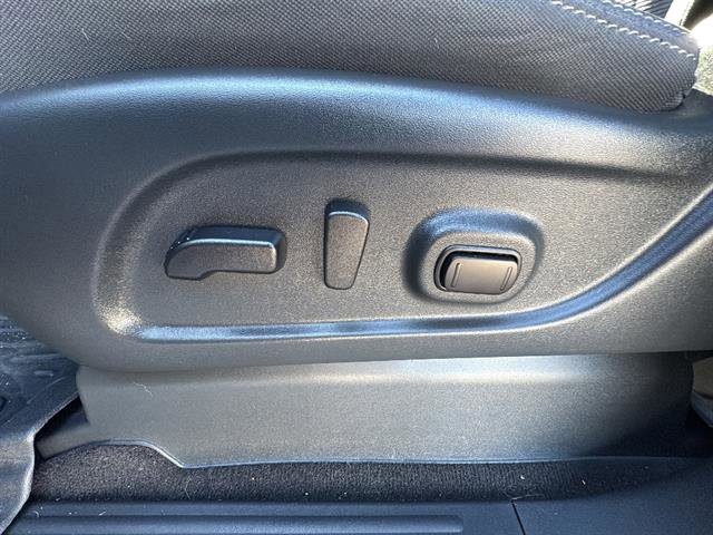 Used 2024 Nissan Titan SV image 13