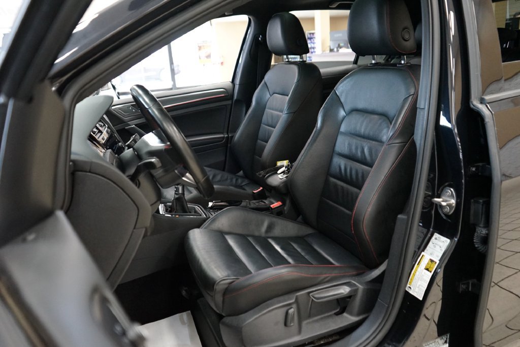 Used 2019 Volkswagen GTI SE FWD image 3